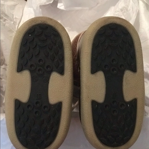 COPY - Girls 100% authentic Fendi moon boots size 33 - Picture 2 of 5